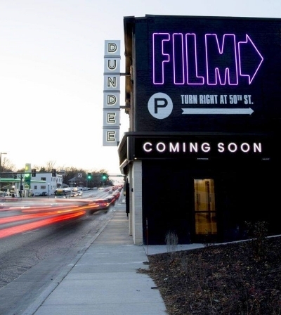 Dundee Projecting Sign 500