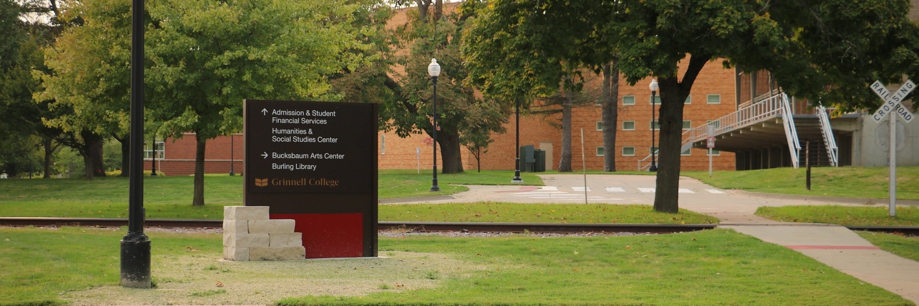 Grinnell College Wayfinding Directional Header1