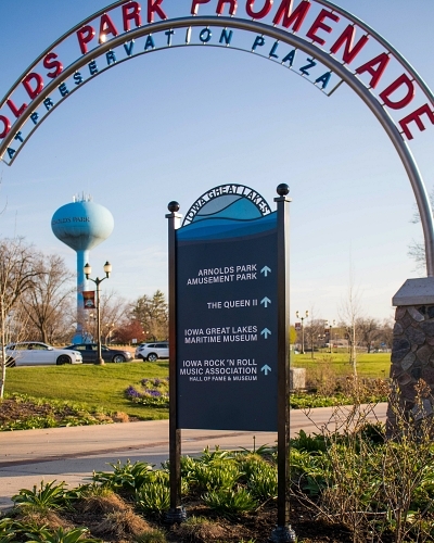 Iowa Great Lakes Arch Signage Wayfinding