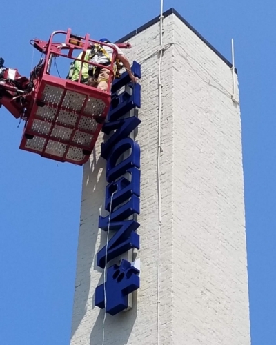 Med Vet Outdoor Signage Chimney Vertical