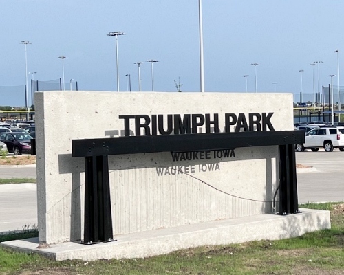 Triumph Main Monument 500